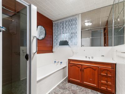 13 Glomar Grove, Sale
