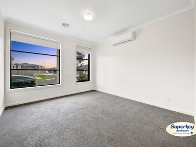 35 Surround Drive, Mambourin