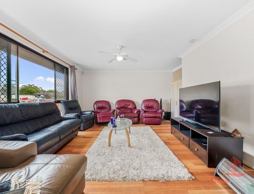 Spacious 4-Bedroom Family Home • 683 sqm Block with R30 Zoning & Subdivision Potential STCA