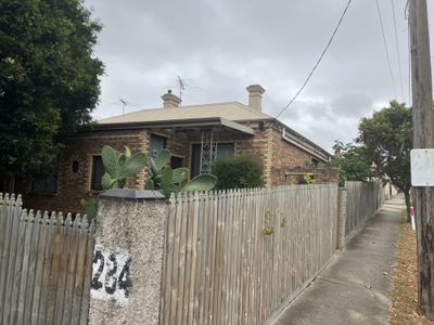 284 Latrobe Terrace, Newtown