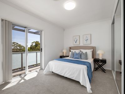 1 / 8 Carson Street, Dundas Valley