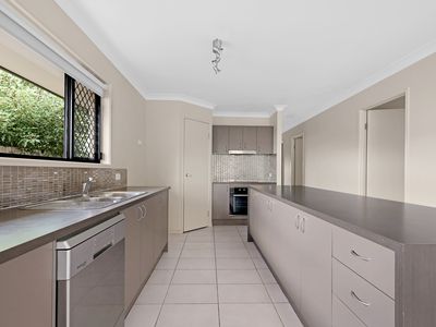 10 Daisy Street, Springfield Lakes