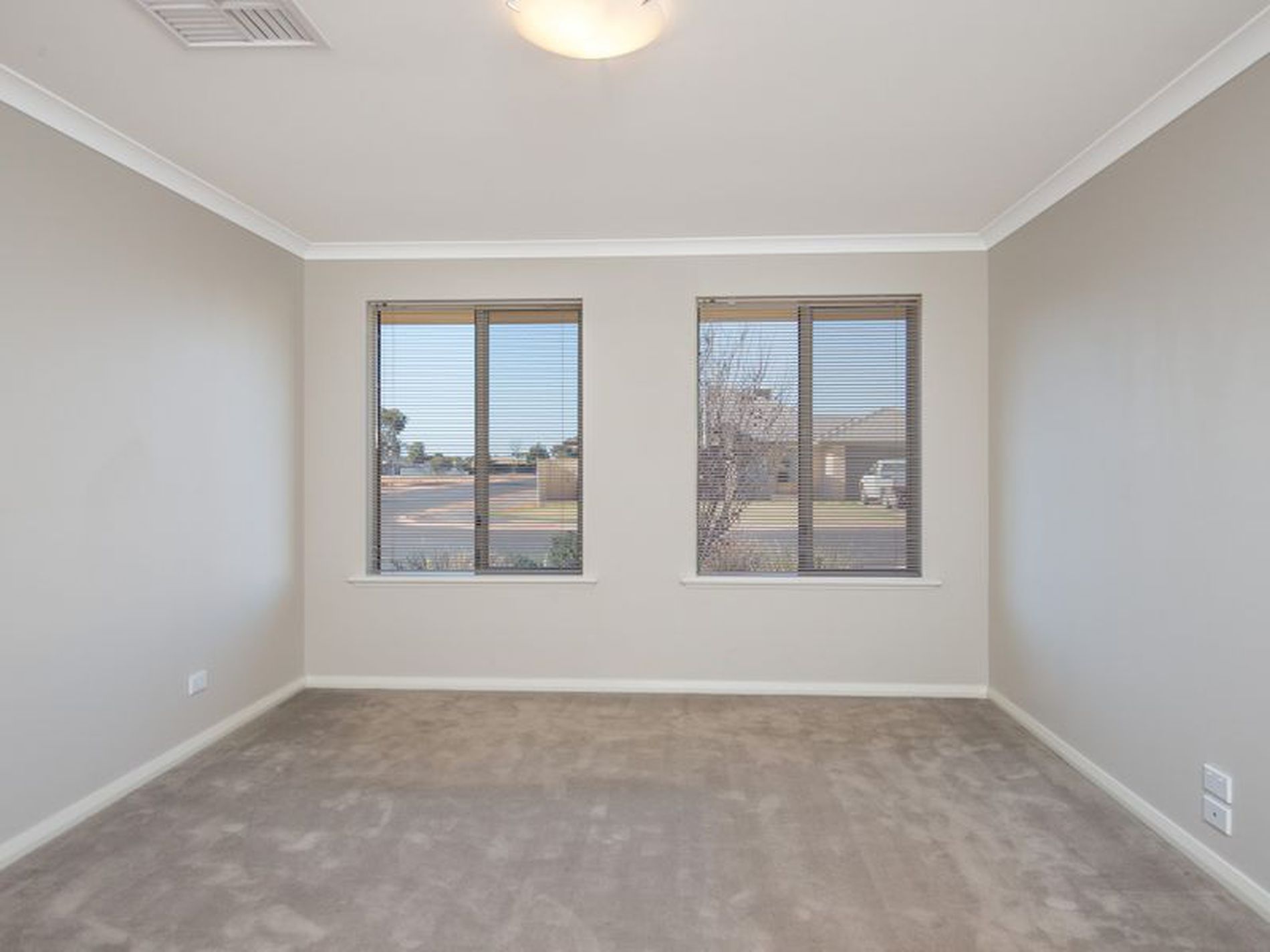 2 Matthews Way, Somerville