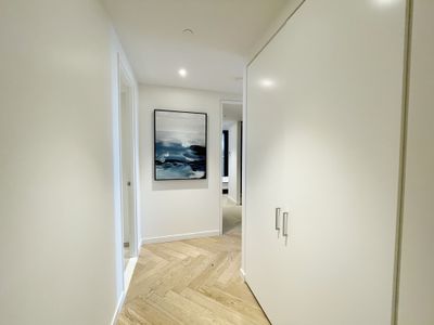 unit 604 / 77 Queens Road, Melbourne