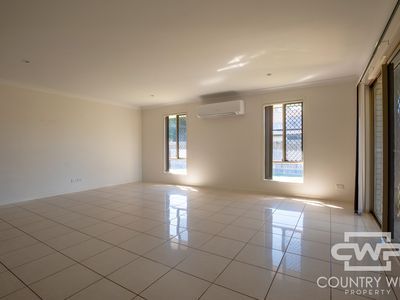 48 Manse Street, Guyra