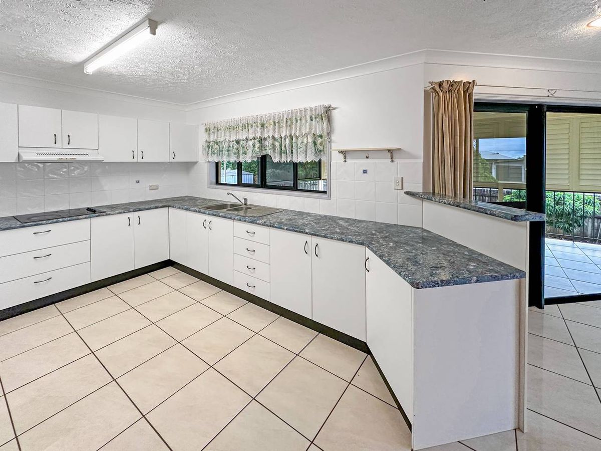 7 Waller Street, Atherton