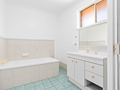 4 / 52 Daintree Drive, Albion Park