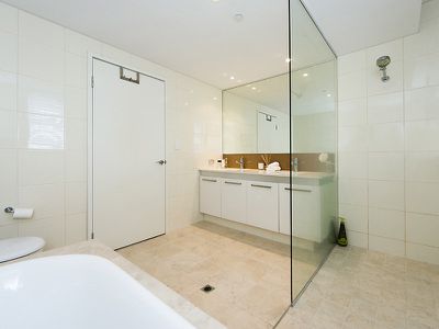 305 / 30 The Circus, Burswood