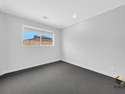 13 Pickering Crescent, Lara