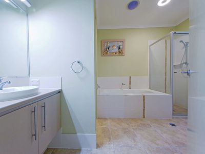 32 Higgs Circuit, Wynnum West