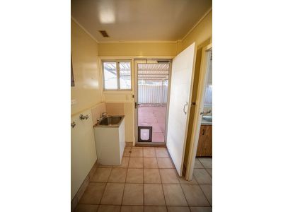 16 Nanba Street, Newman