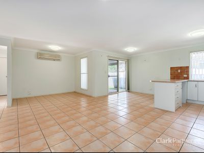 16 Bishop Court, Lawnton