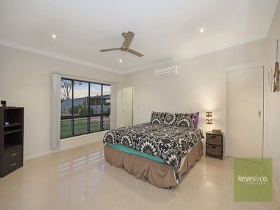 30 Shoalmarra Drive, Mount Low
