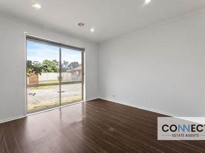1 / 37 John Hunter Drive, Endeavour Hills