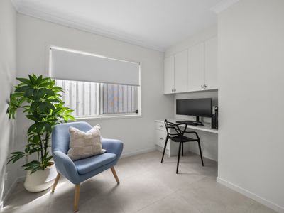 5 Lord Howe Circuit, Banya