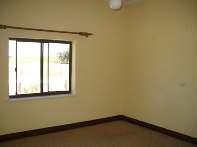 00 Smith Road, Yahl