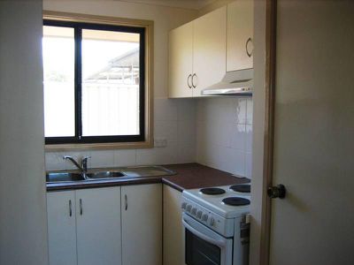 2 / 23 Barton St, Oak Flats