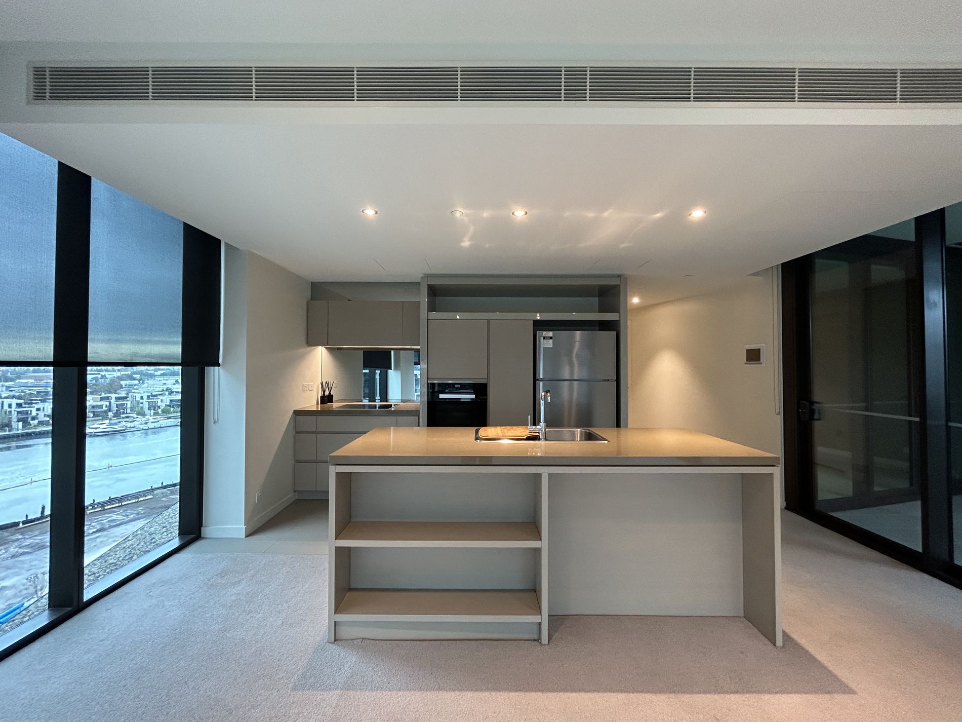 906 / 9 Waterside Place, Docklands