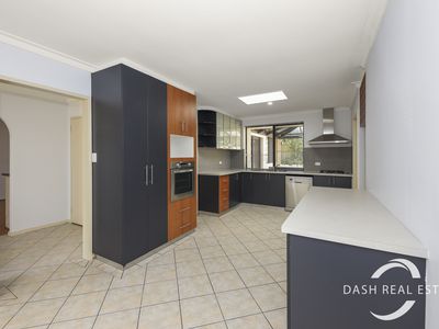24 Taylor Way, Hillarys