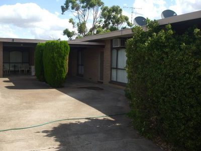 2 / 5 Schwarz Avenue, Horsham
