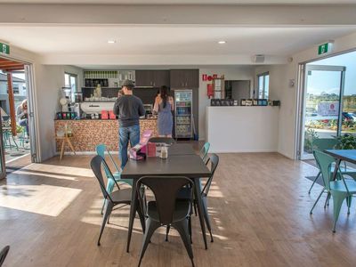 33 Brushgrove Circuit, Calderwood