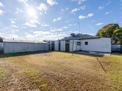 33 Kalkee Rd, Horsham