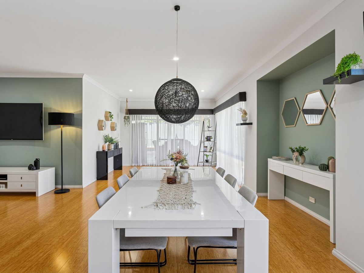 15 Palomino Promenade, The Vines