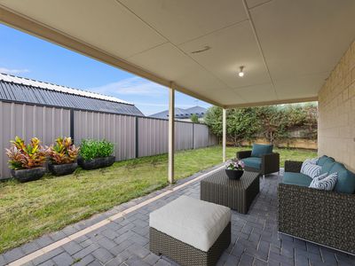 27 Calneggia Drive, Byford