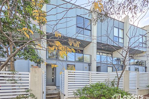 10 TEA TREE LANE, Burwood