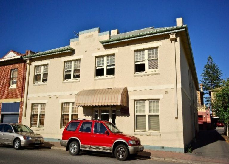 8 / 20 St Johns Row, Glenelg