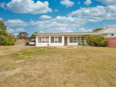 18 Liverpool Street , Shoalwater