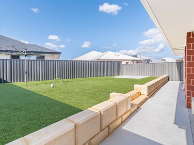 12 Munglinup Road, Hilbert