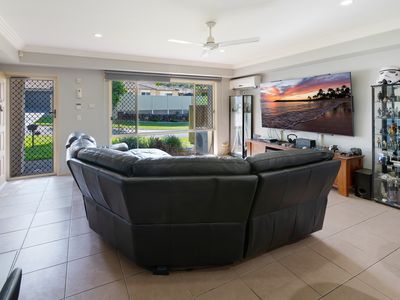 2 / 14 Redstart Street, Upper Coomera