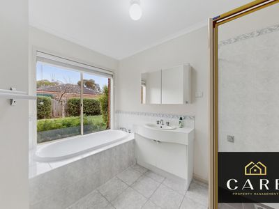 8 Michaelia Close, Cranbourne West