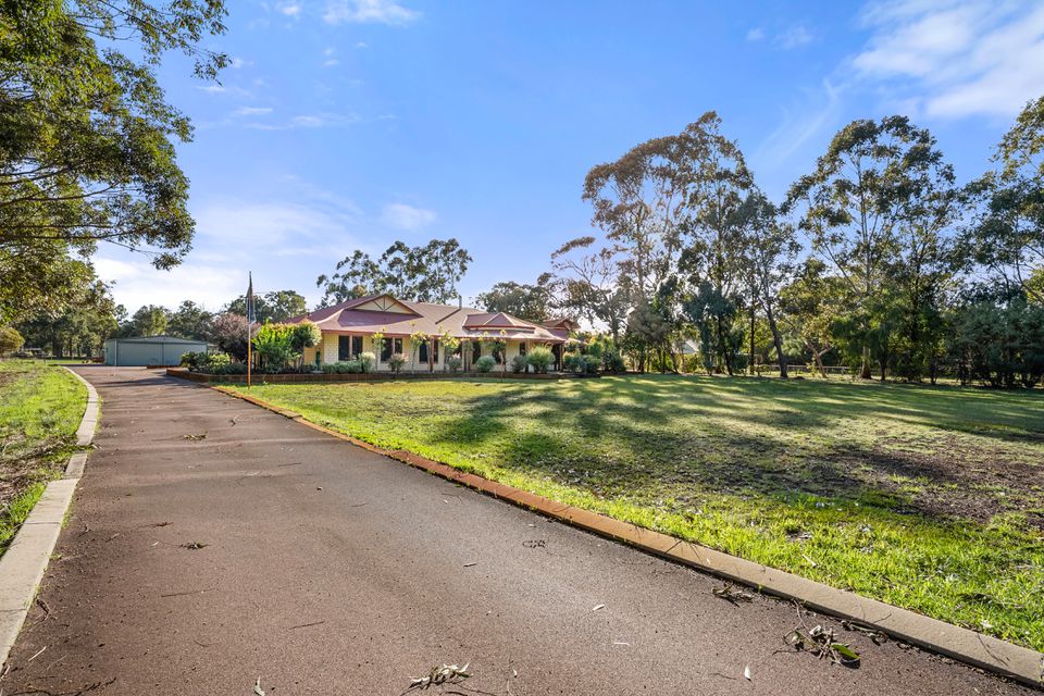 64 Egerton Drive, Serpentine