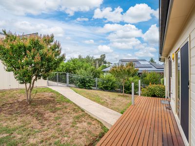 12 MCEVOY LANE, Yackandandah