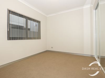 4/2 Walsh Loop, Joondalup