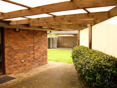 25 Greenbank Grove, Hackham