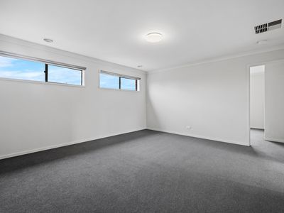 33 Burford Way, Cranbourne North