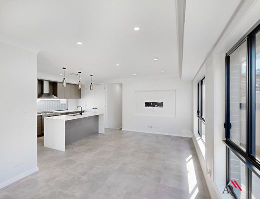 10 Hyperno St, Austral