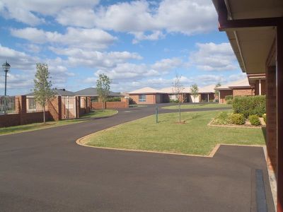 4 / 5 John Brass Court, Dubbo