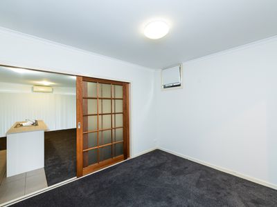 9 / 4 Ross Road, Crestwood