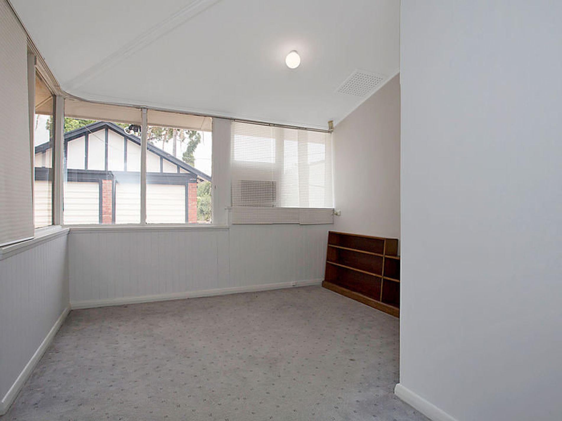 9 Cross  Road, Kingswood