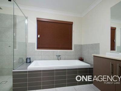 6 Heysen Close, Doolandella