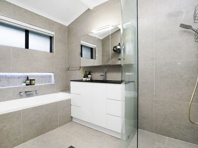 58 Lakes Crescent, Marrara