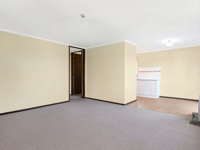 365 Woomera Cres, Lavington