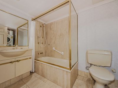 2E / 2 Nineteenth ave, Palm Beach