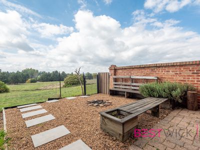 2 / 28 Dees Close, Gormans Hill