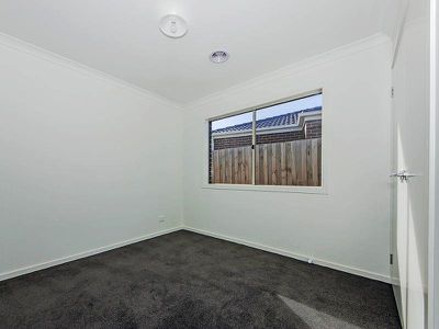 33 Morgan Crescent, Werribee
