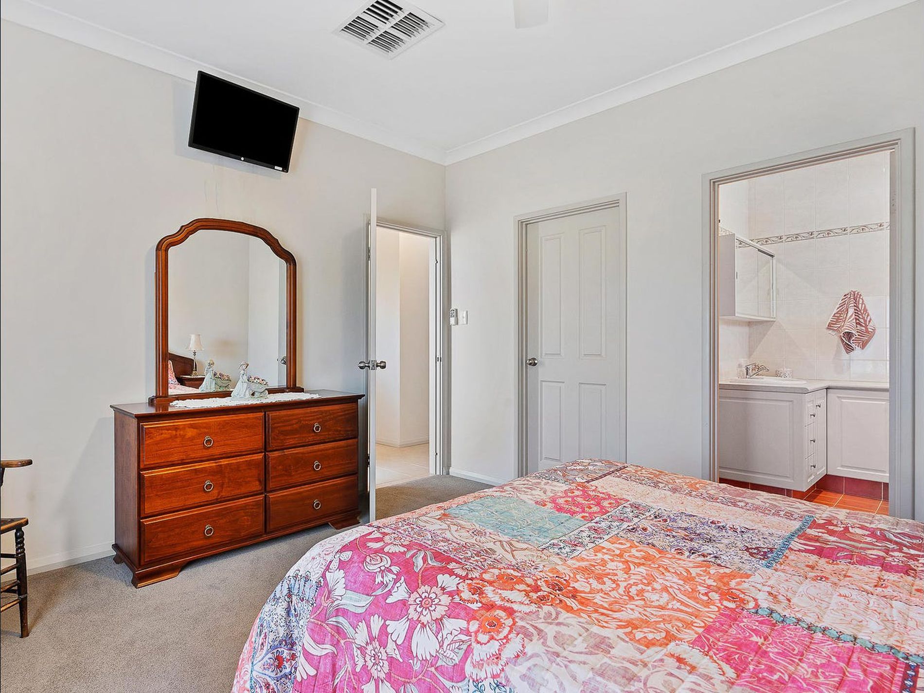 39 Moojebing Street, Bayswater